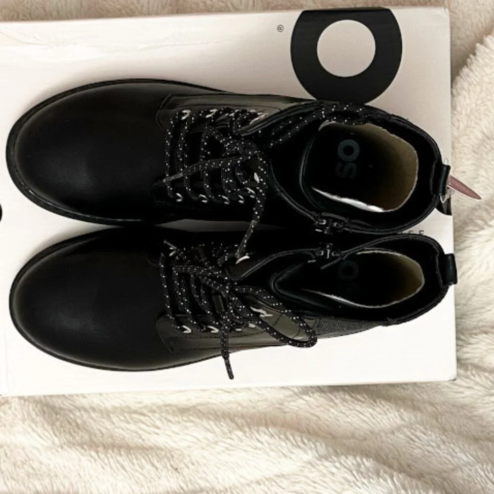 New in Box SO Roxana Big Girl's Combat Black Boots Memory Foam Size 5 Fairygoth